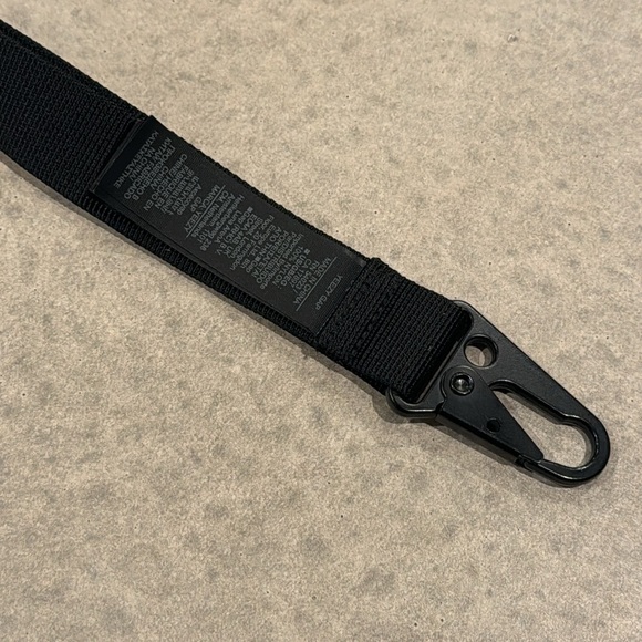 YEEZY GAP BALENCIAGA LANYARD KEYCHAIN BLACK - Picture 3 of 6